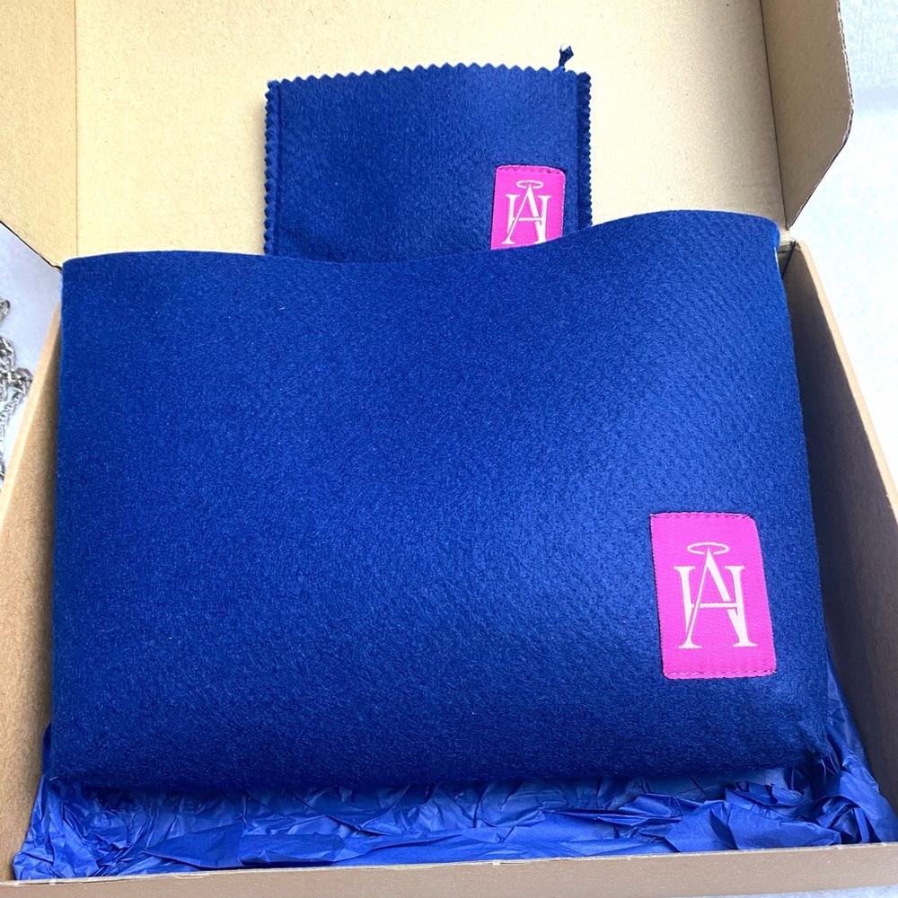 LV Blue Escale limited edition toiletry bag - Picture 12 of 15